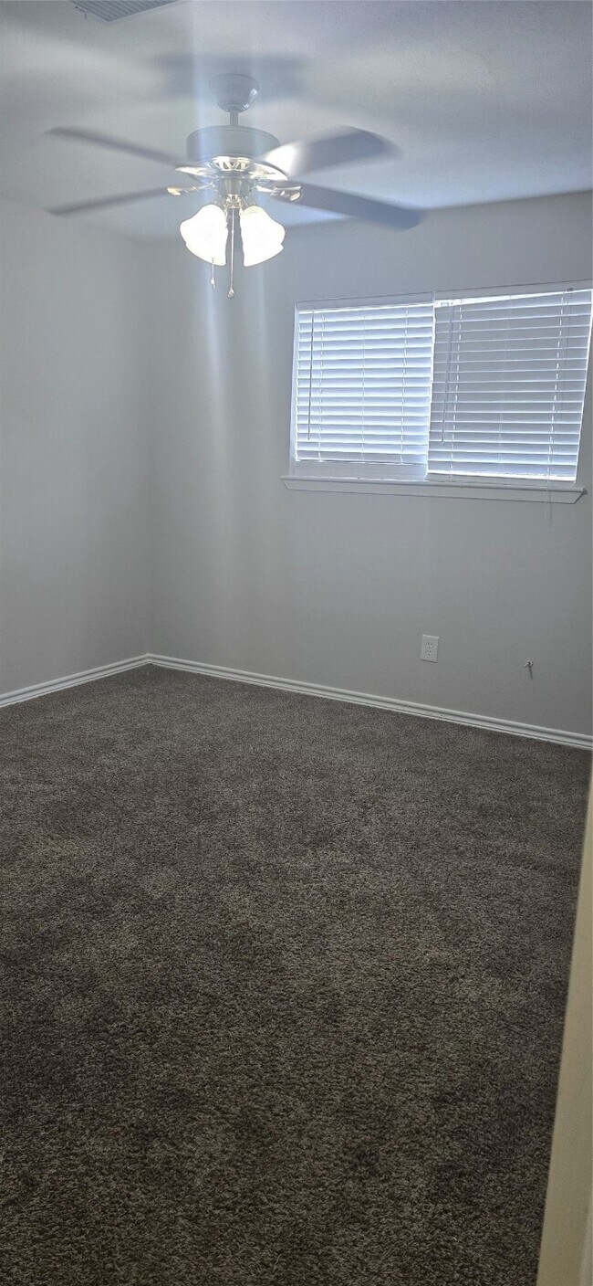 Building Photo - 15923 Boulder Oaks Dr