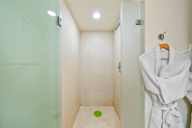 Building Photo - 450 Alton Rd