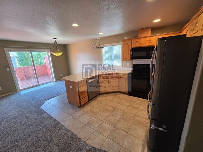 Building Photo - Check out this modern 3 bedroom, 3.5 bath Townhome!