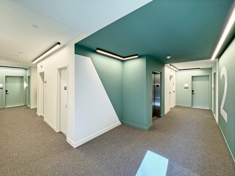 Building Photo - 1712 Oak Ave