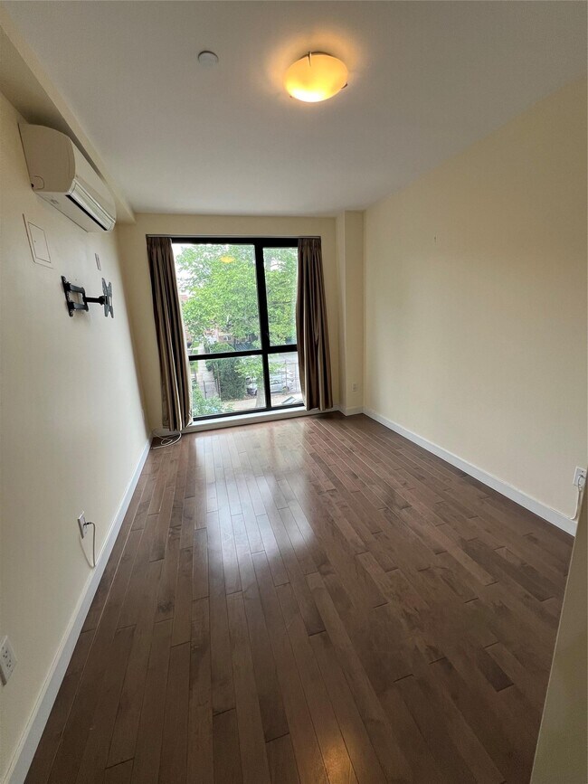 Building Photo - 43-12-43214 214th Pl