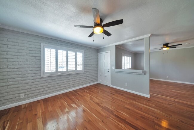 Building Photo - 6 Bed house with Pool near ASU