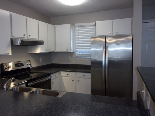 Building Photo - 1711 Eagles Pl