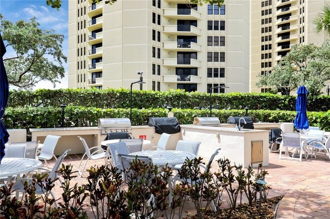 Building Photo - 3000 N Ocean Dr