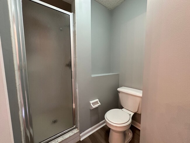 Building Photo - Three Bedroom in Greenfield Lakes