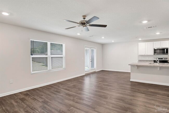 Building Photo - 5249 Peach Dr