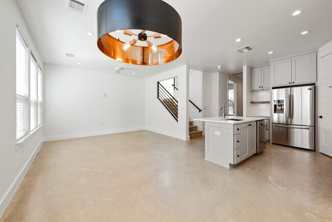 Building Photo - 1203 W 22nd St