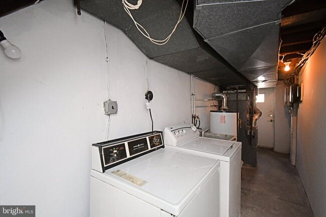 Building Photo - 2219 Ardmore Ave