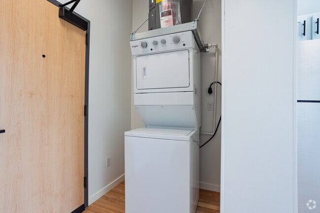 1BR, 1BA - 390SF - In-Unit Laundry - The Klein Building