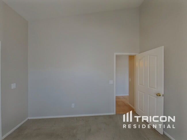 Building Photo - 12209 W Edgemont Ave