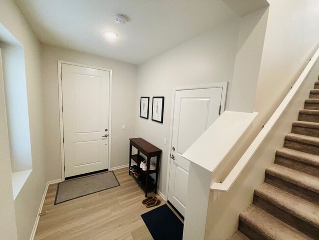 Building Photo - Beautiful Townhome!
