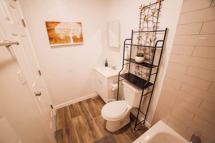 Building Photo - 2115 N Raymond Ave