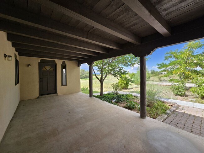 Building Photo - 19 Camerada Rd