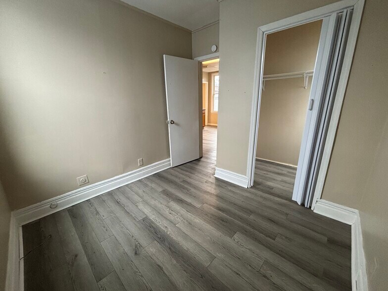 Building Photo - 15 Broadway