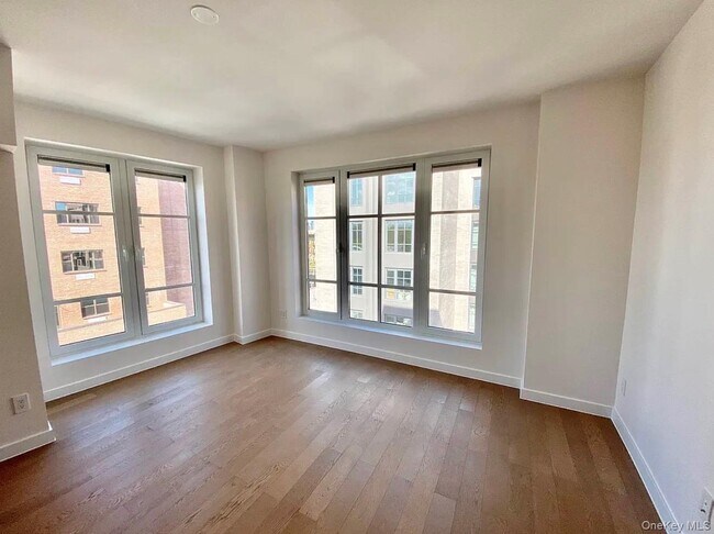 Building Photo - 37-26-3732 32nd St