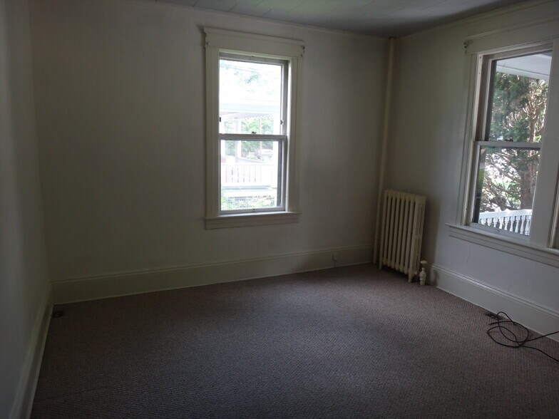 Building Photo - 52 Revell Ave