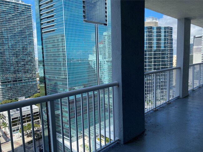 Building Photo - 170 SE 14th St