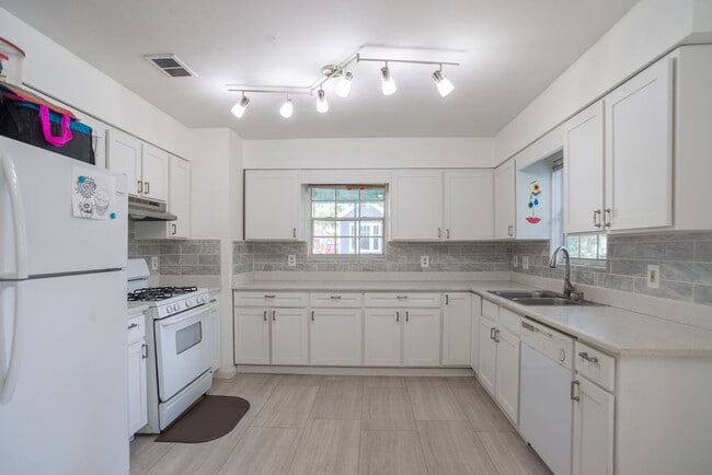 Building Photo - Beautiful House Near Downtown!!!