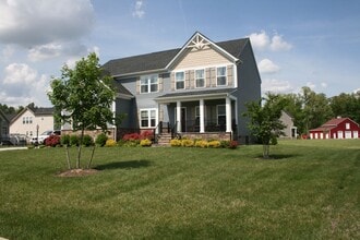 Building Photo - Large 4 bedroom home