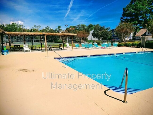 Building Photo - 207 St Luke Ct