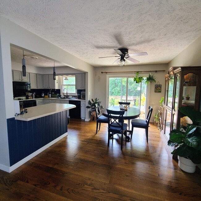 Building Photo - 1411 Chadwick Dr