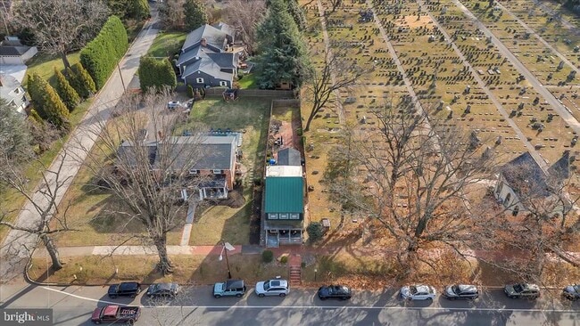 Building Photo - 406 Kings Hwy E