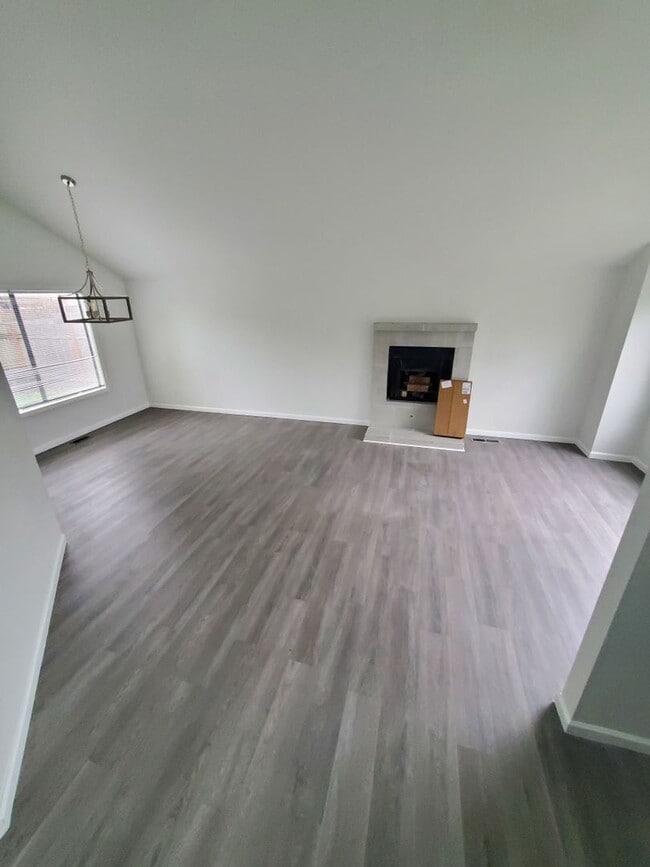 Building Photo - 3 bedroom - recently renovated home