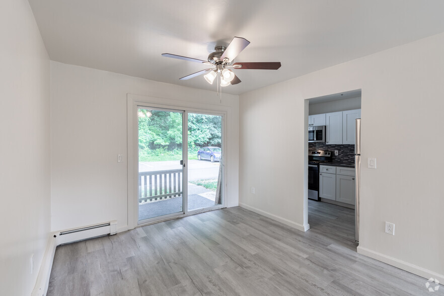 Interior Photo - Country Manor Apartments