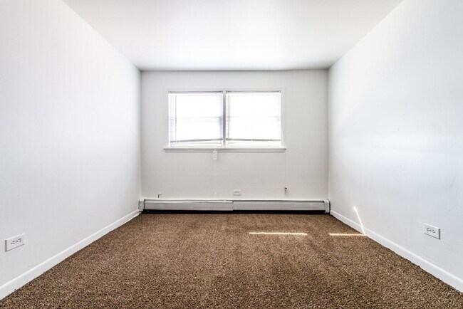 Building Photo - 14026 S School St Riverdale, IL 60827