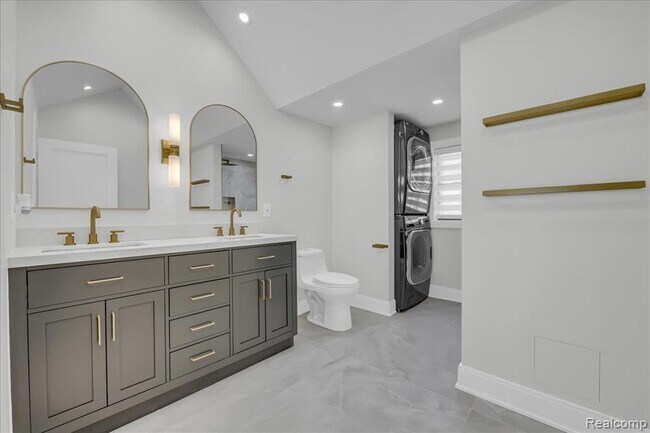 Building Photo - 2623 Fairview St