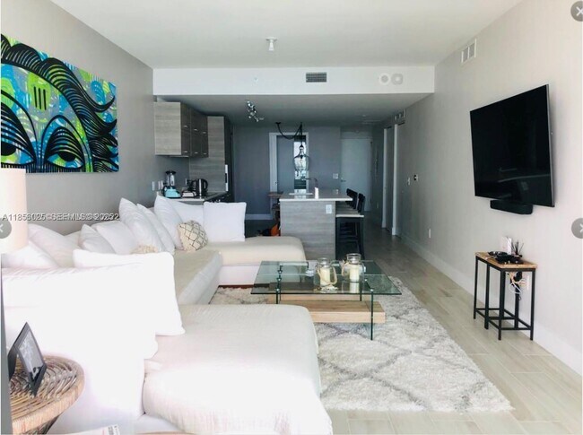 Building Photo - 650 NE 32nd St