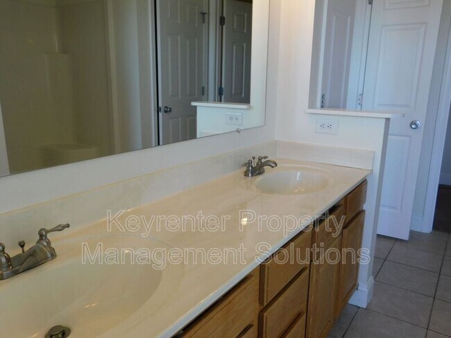 Building Photo - 42 Enchanted View Cir