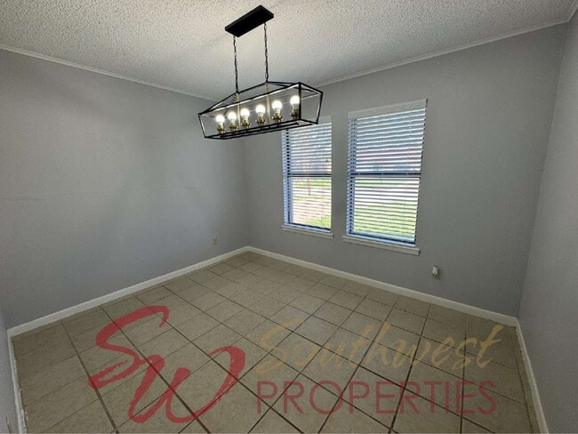 Building Photo - Well-Maintained 3 Bed / 2 Bath in Quiet Neighborhood