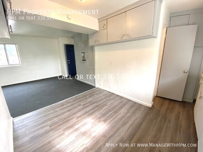 Building Photo - 1415 Yale Ave NW