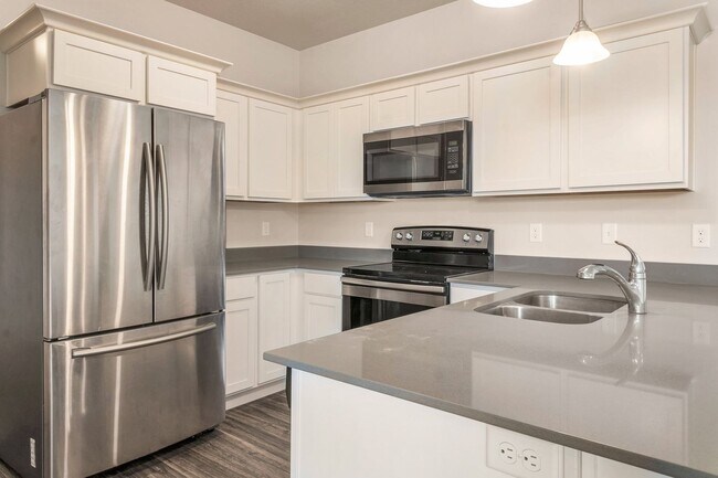 Building Photo - Beautiful Top Level Condo w 1 car garage