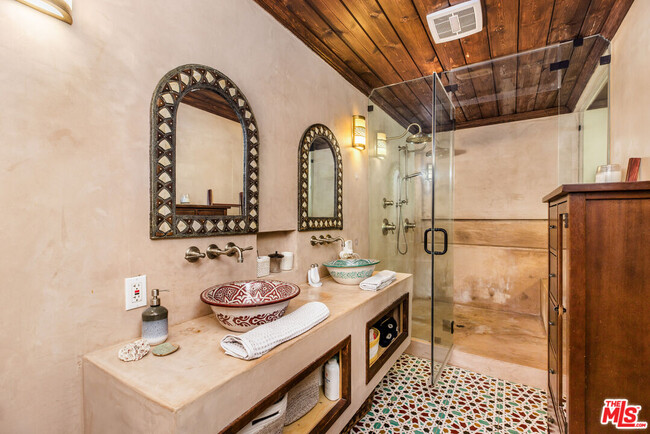 Building Photo - 3092 Laurel Canyon Blvd