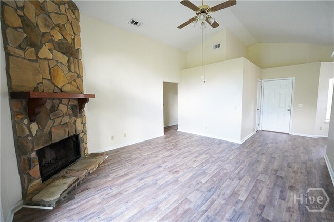 Building Photo - 102 Whippoorwill Ln E