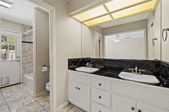 Building Photo - 6400 Paintbrush Hollow