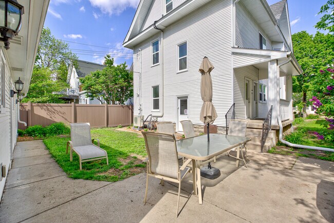 Building Photo - 3212 Colfax Ave S