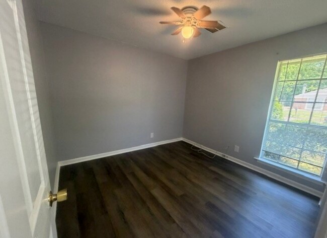 Building Photo - 217 Townsend Dr