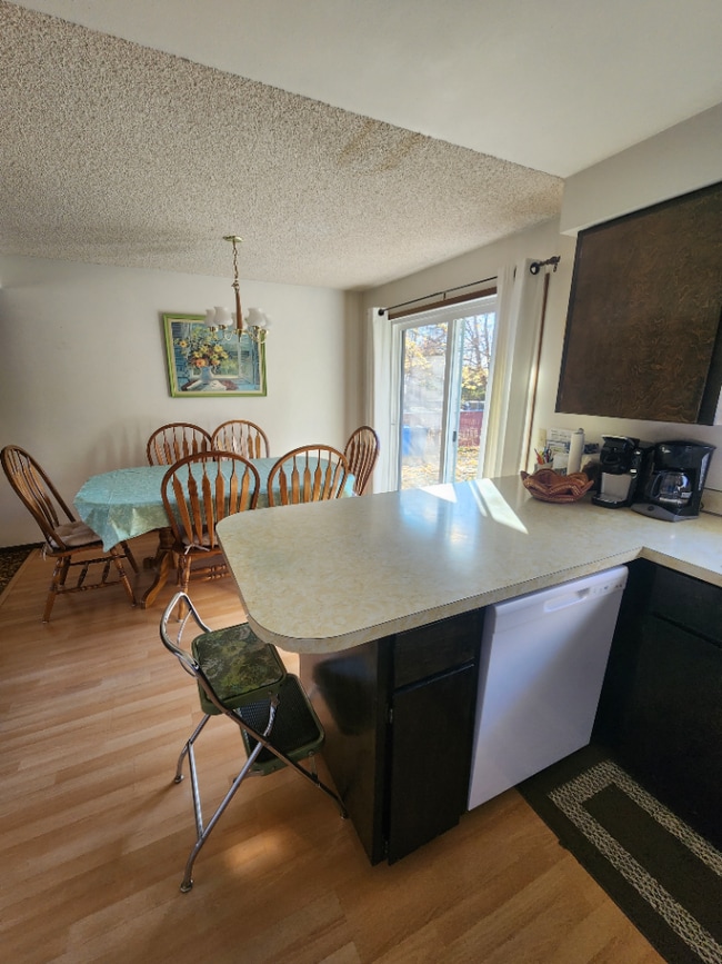 Building Photo - Furnished 3BR, 1.5BTH Centrally Located in...