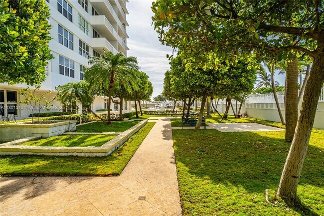 Building Photo - 4747 Collins Ave