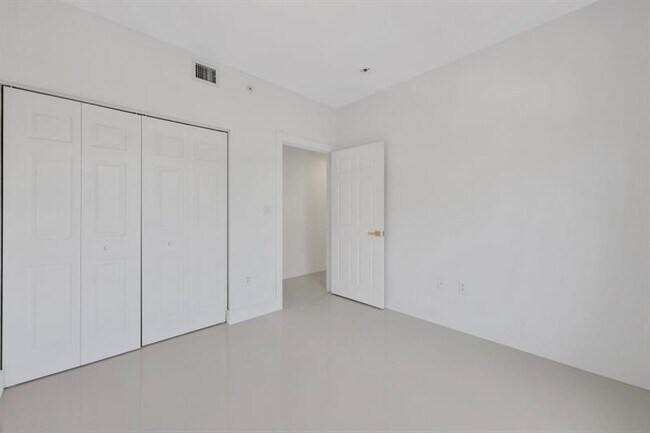 Building Photo - 1803 N Flagler Dr