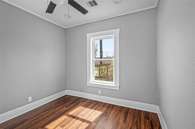 Building Photo - 3409 Polk St