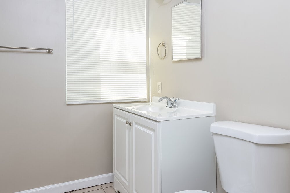 Building Photo - 1021 S L St