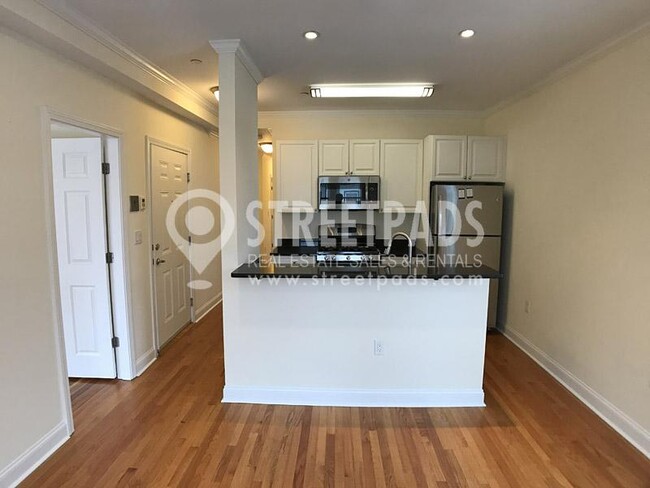 Building Photo - 3 bedroom in Cambridge MA 02138