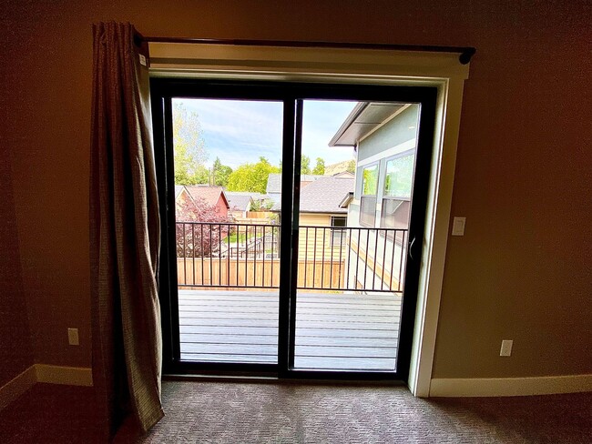 Building Photo - 13THTOWNHOME
