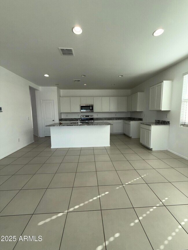 Building Photo - 4620 S 104th Gln