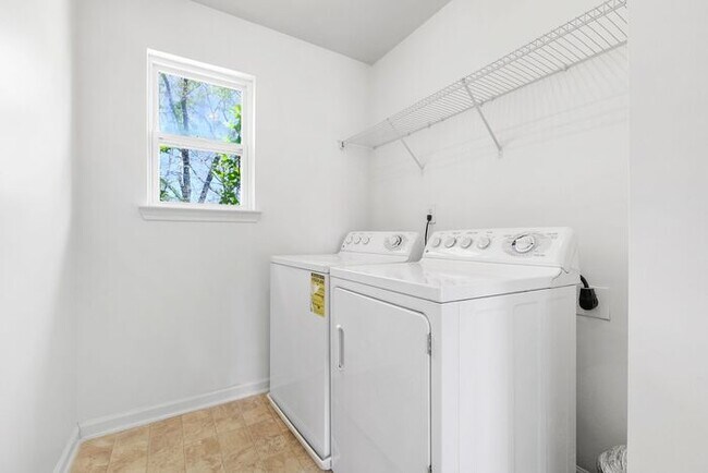 Building Photo - 1255 Wondering Way