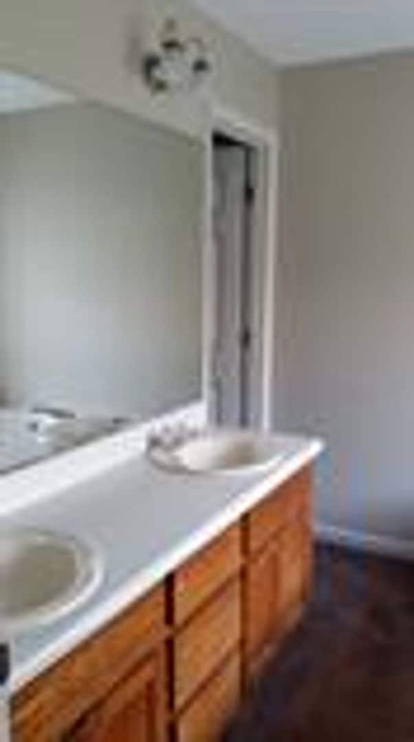 Building Photo - Cozy & Spacious 3 Bedroom Home with Garage and Private Backyard